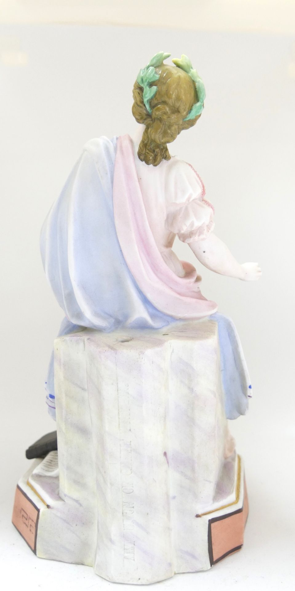 Porzellanfigur "Die Muse" mit Buch. Antike Figur aus Frankreich. Chips an Fingern und Sockel - Image 4 of 6