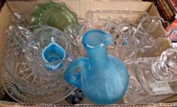 Box - assorted glassware.