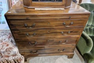 A George III century mahogany bachelor's chest of drawers with pull-out slide above four long