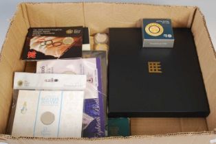 A collection of Royal Mint proof coins to include a boxed set of fifteen commemorative £2 coins;