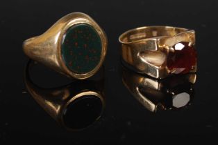 Two 9ct gold rings comprising a 9ct gold signet ring with bloodstone insert, the matrix left vacant,