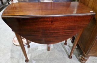 An early 20th century mahogany dropleaf table with gate legs of tapered cylindrical form with pad