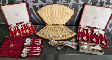 A collection of EPNS ware to include a cased set of twelve teaspoons and sugar tongs; a cased set of