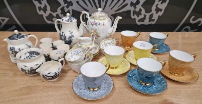 A Wedgwood Etruria England 'Liverpool Birds' pattern part coffee set, a Tuscan China part tea set