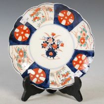 A Japanese Imari porcelain plate, late 19th / early 20th century, decorated with urn issuing