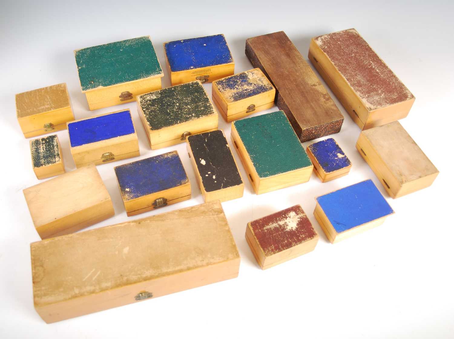 A collection of eighteen assorted Mauchline Ware boxes, to include 'Perth from the Edinburgh Road' - Image 10 of 10