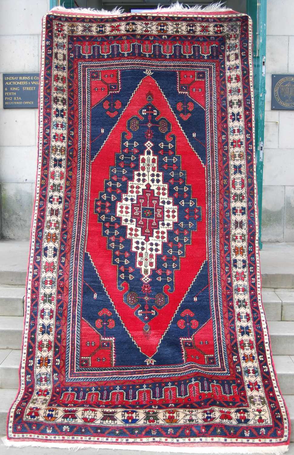 A Persian long rug, 20th century, the rectangular madder ground centred with a large lozenge - Bild 2 aus 6