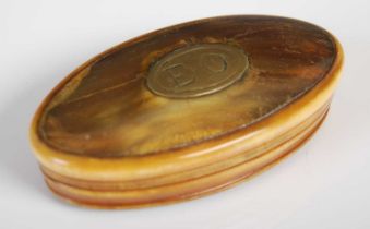 A horn oval snuff box, the detachable cover with oval brass plaque engraved with initials ‘EO’, with