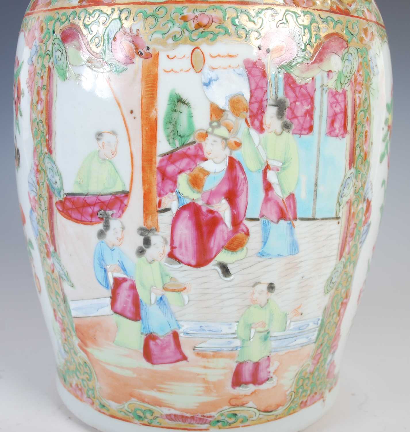 A Chinese porcelain famille rose canton vase converted to a table lamp, Qing Dynasty, decorated with - Bild 6 aus 7