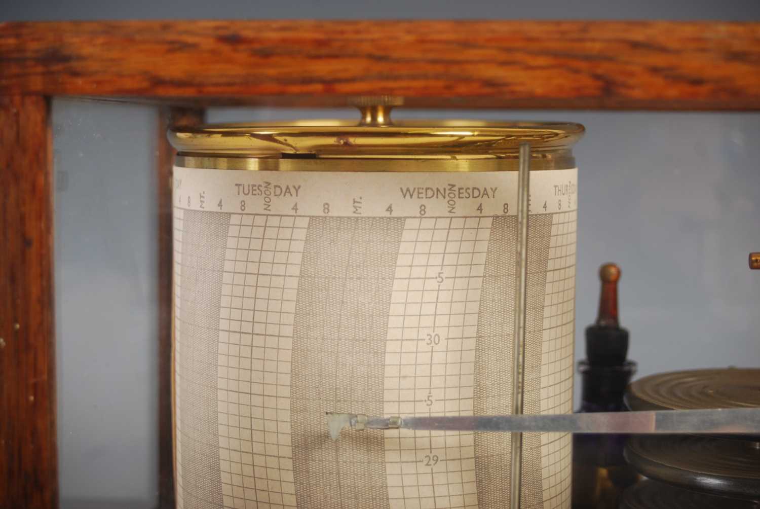 Negretti & Zambra, London, an oak cased barograph, No.R/11542, 33.5cm wide x 16.5cm high x 19cm - Image 3 of 5