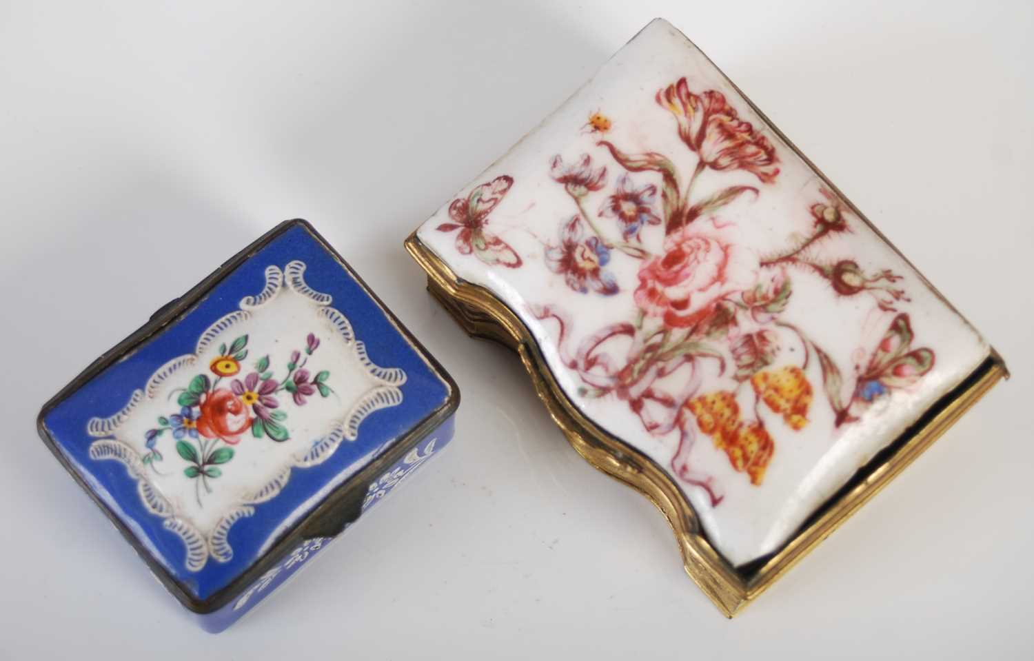 An 18th century blue ground Battersea enamel snuff box, the hinged cover opening to a white enamel - Image 2 of 4