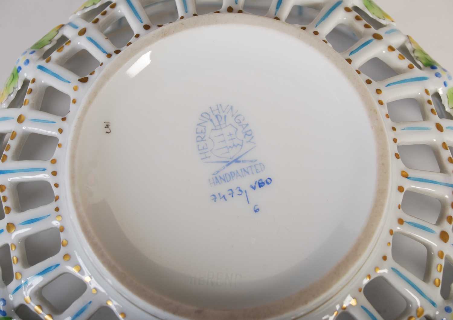 A Herend porcelain basket, 20th century, decorated with floral spray to the interior, the exterior - Image 5 of 5