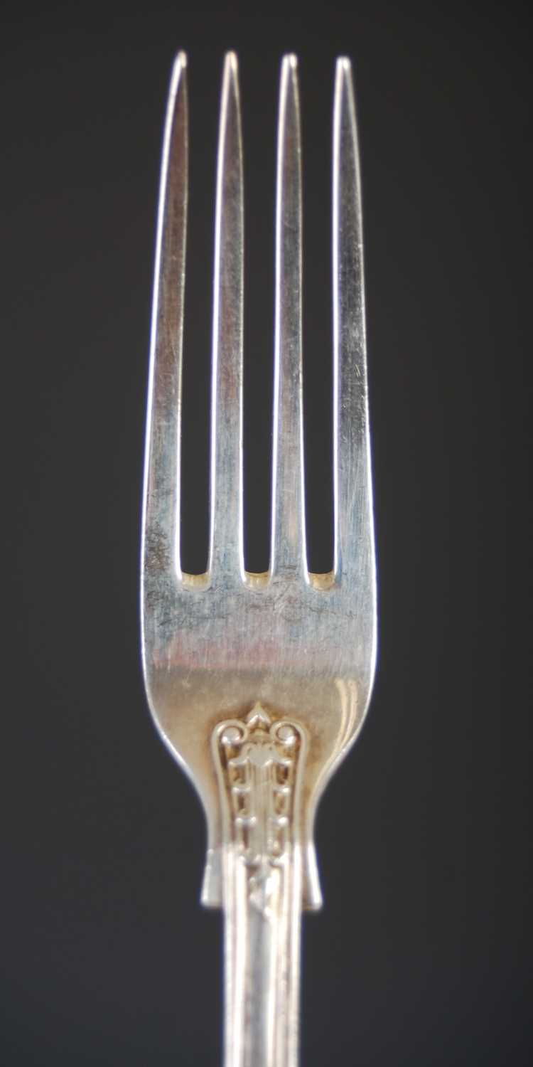 A Victorian and later twelve place setting of Kings pattern silver flatware, various makers and - Image 21 of 36