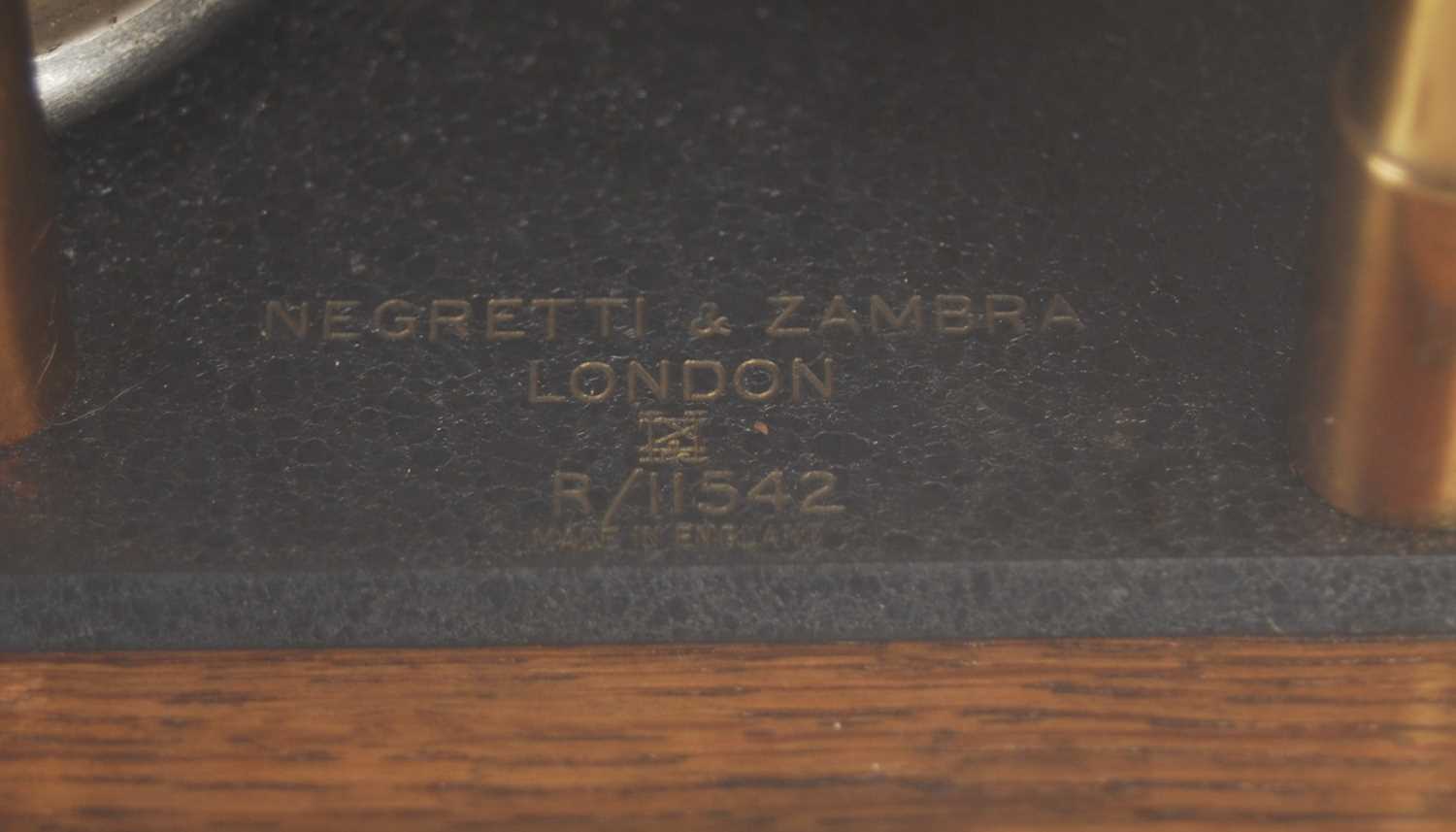 Negretti & Zambra, London, an oak cased barograph, No.R/11542, 33.5cm wide x 16.5cm high x 19cm - Image 4 of 5