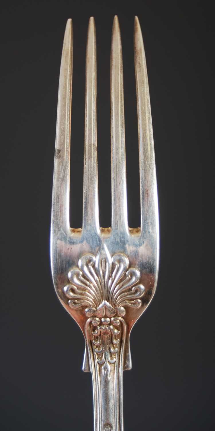 A Victorian and later twelve place setting of Kings pattern silver flatware, various makers and - Image 22 of 36