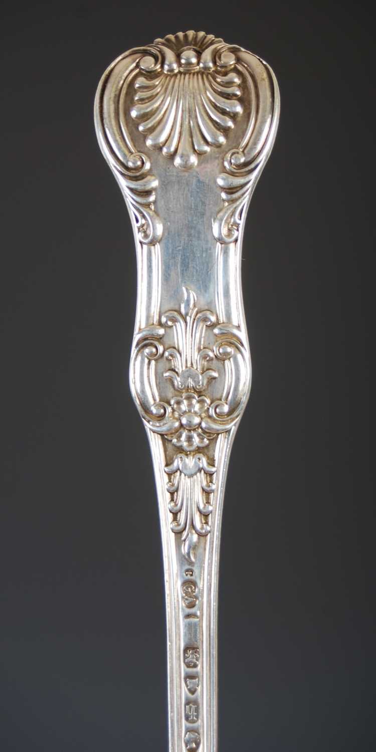 A Victorian and later twelve place setting of Kings pattern silver flatware, various makers and - Image 14 of 36