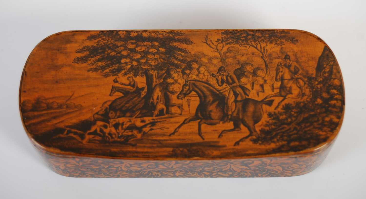 A Mauchline ware penwork rounded oblong snuff box with integral wooden hinge, finely decorated - Image 3 of 4