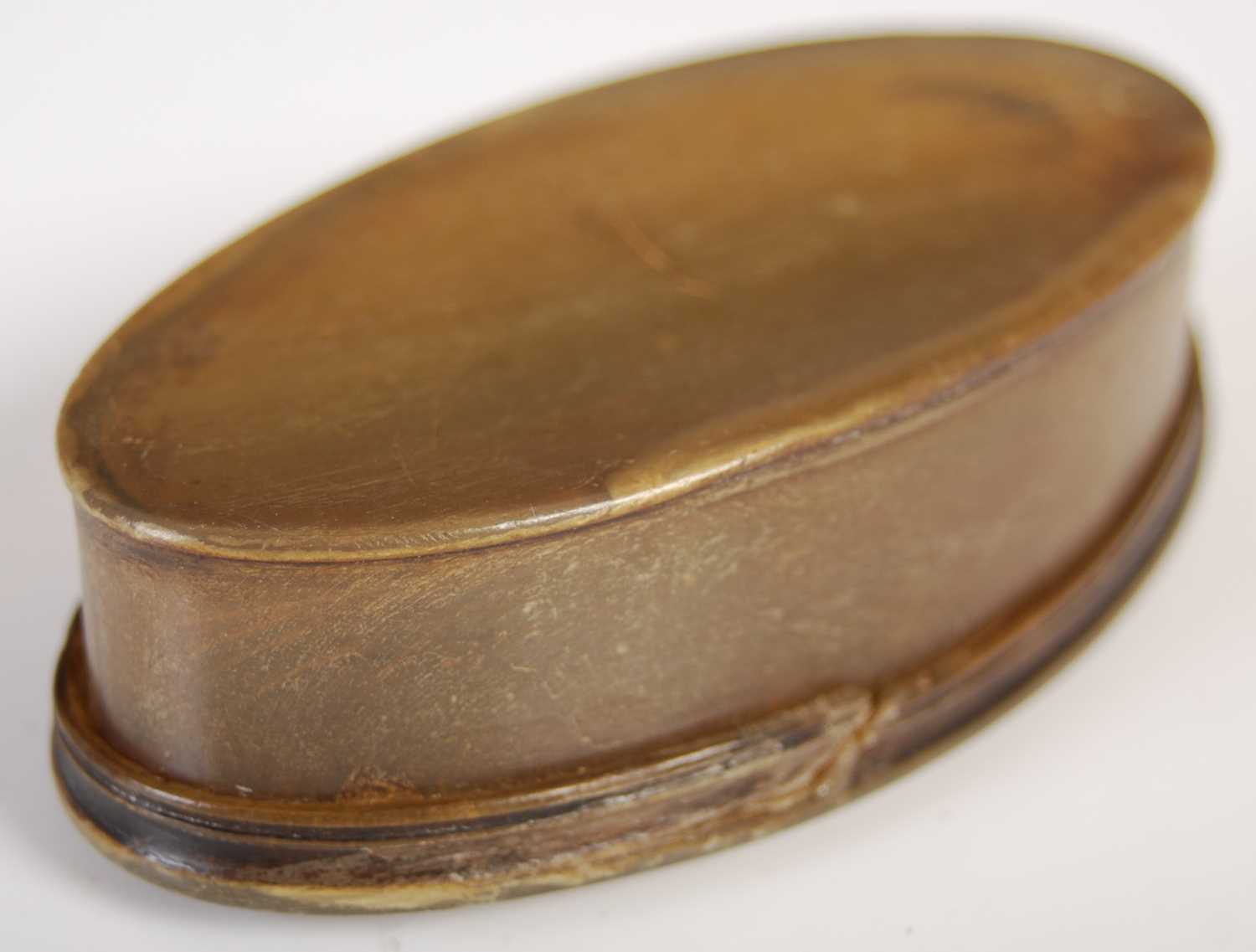 A blonde horn oval snuff box with pull-off cover, incised ‘NEWTON’ in cursive script and dated ‘ - Image 2 of 4