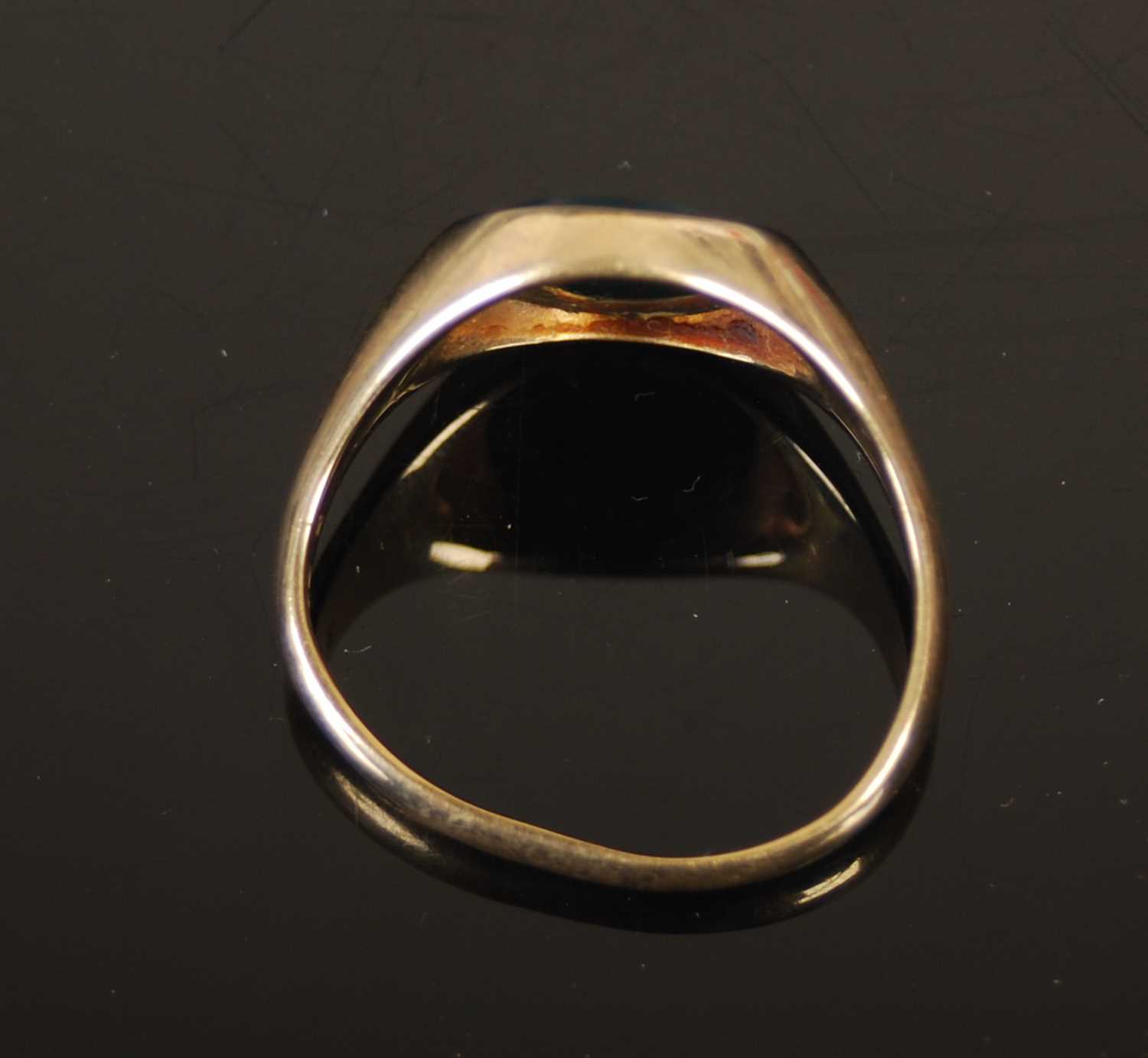 A 9ct gold and blood stone signet ring, gross weight 6.6 grams. - Image 4 of 4