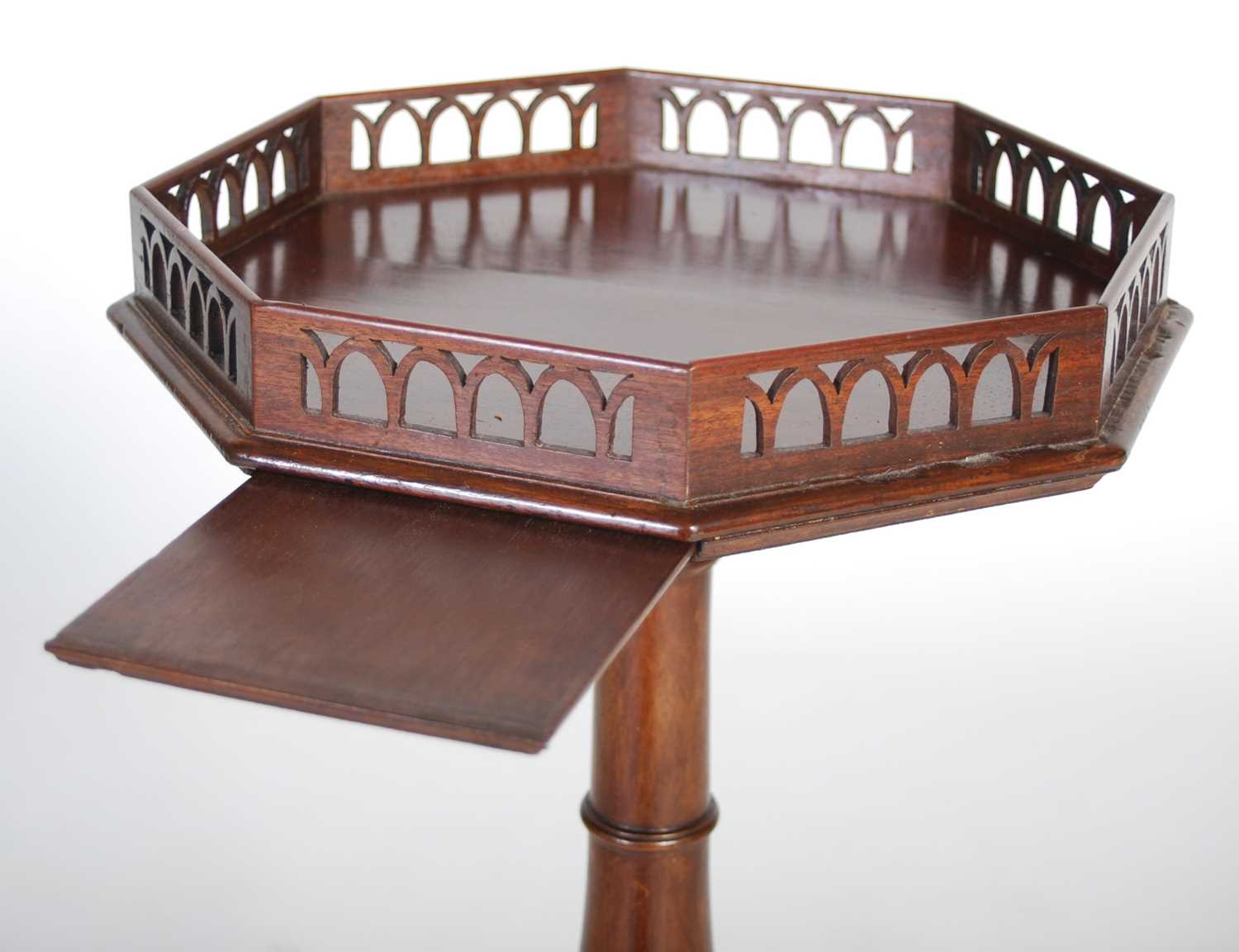 A George III mahogany kettle stand, the octagonal shaped top with pierced gallery and pull-out - Image 5 of 6