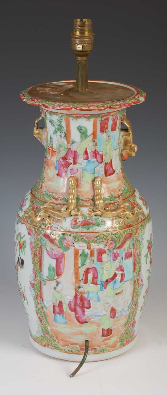 A Chinese porcelain famille rose canton vase converted to a table lamp, Qing Dynasty, decorated with - Bild 2 aus 7