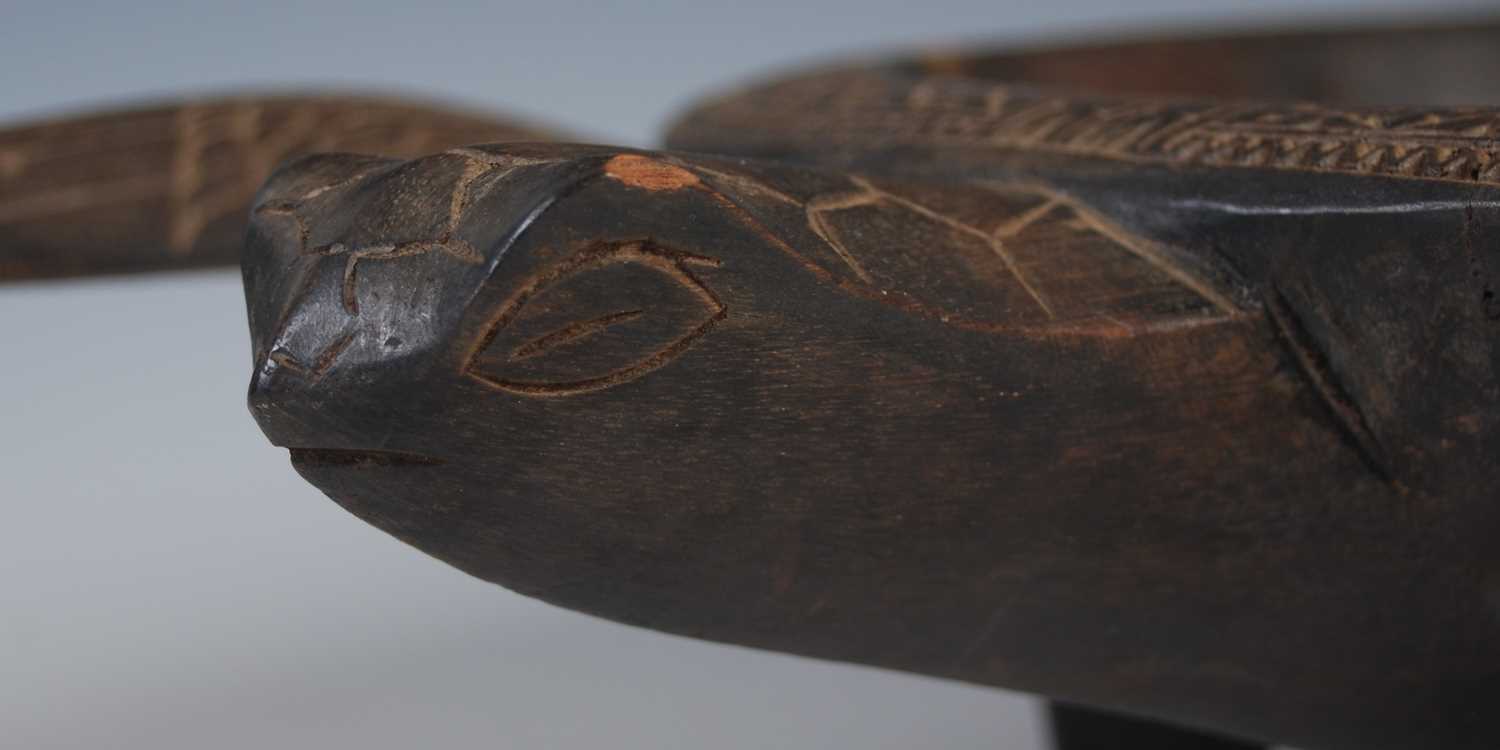 A Fijian carved wood kava bowl formed as a Turtle, 41cm long x 12cm high. - Image 3 of 5