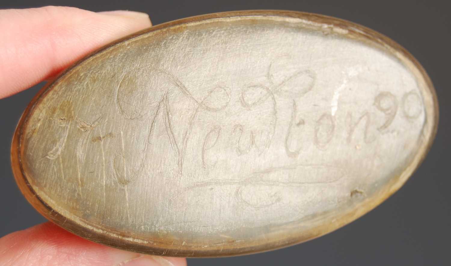 A blonde horn oval snuff box with pull-off cover, incised ‘NEWTON’ in cursive script and dated ‘ - Image 3 of 4