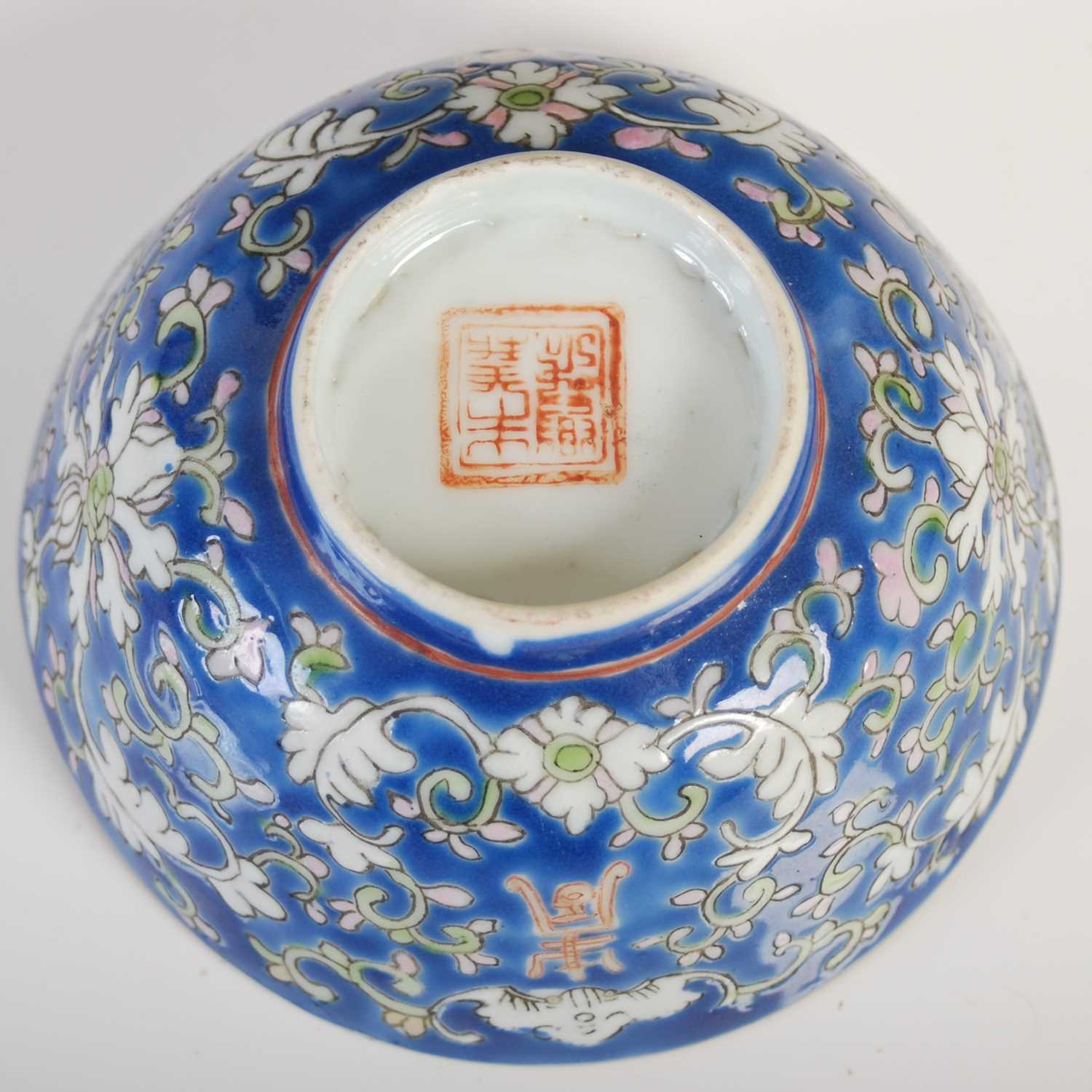 A Chinese porcelain blue ground footed bowl, late 19th/ early 20th century, decorated with lotus - Image 5 of 6