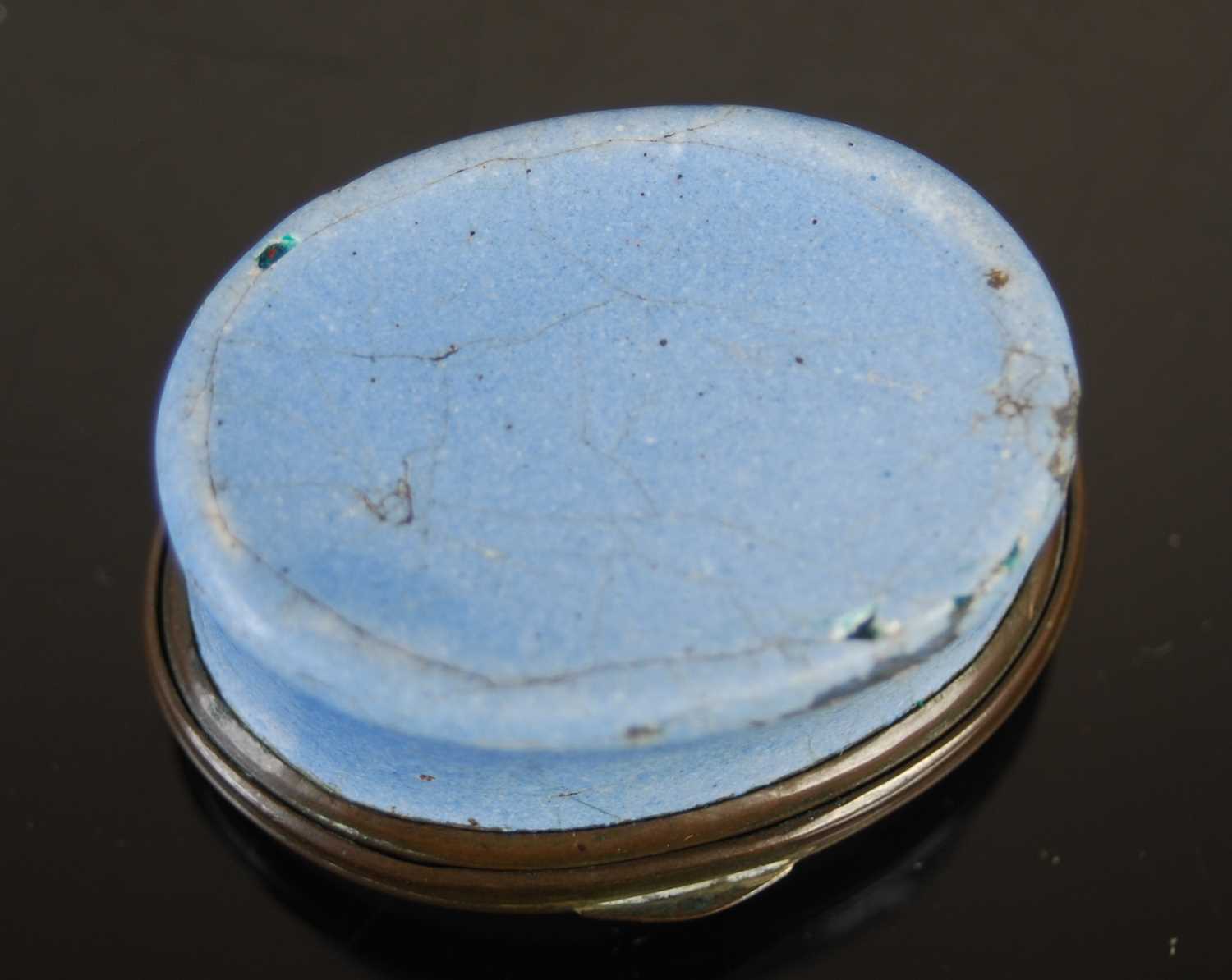 An 18th century Battersea enamel oval patch box, the hinged oval cover inscribed 'A Trifle from - Image 4 of 5