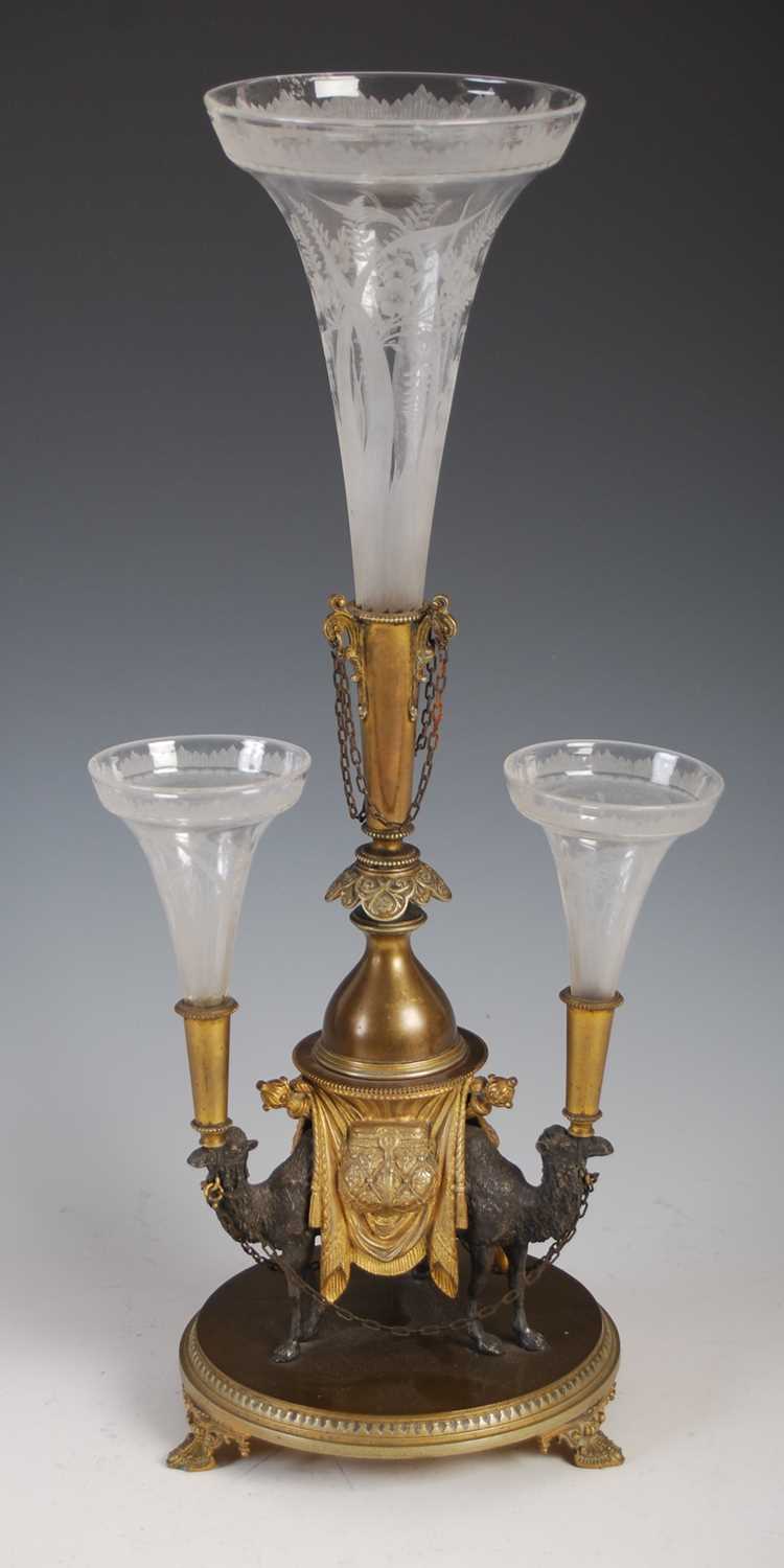 A late 19th century silver plated and gilt metal camel epergne, centred with a wheel-cut glass - Bild 6 aus 6