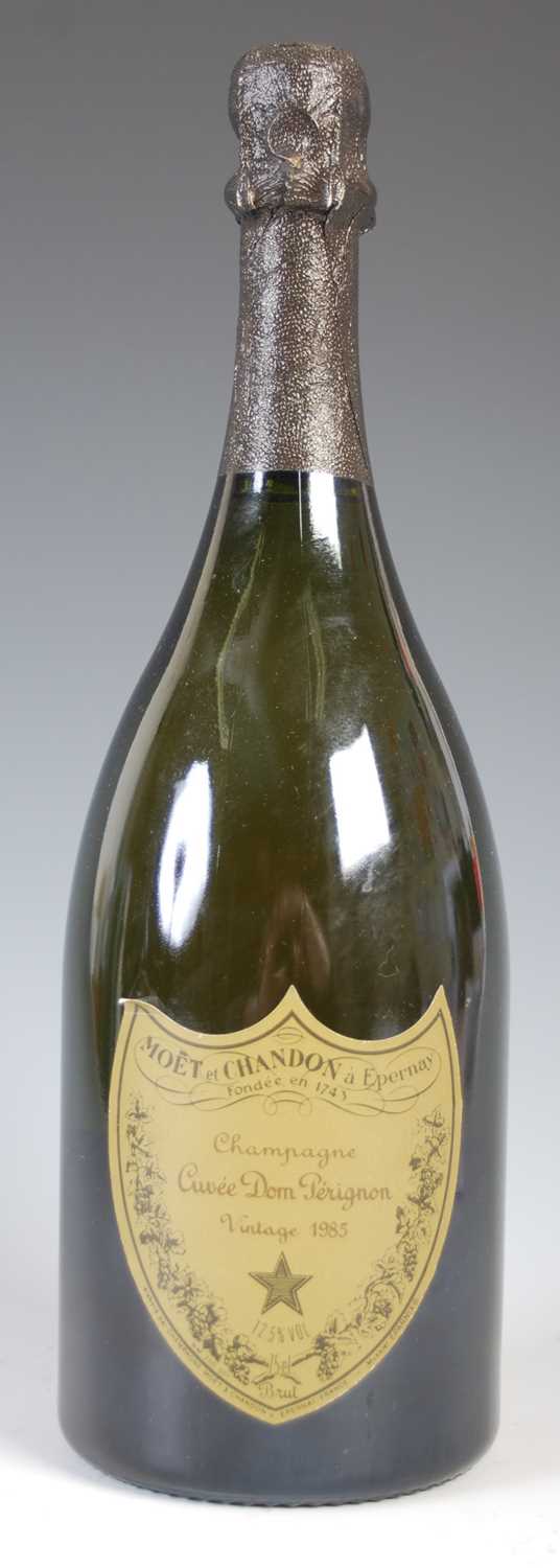 One bottle, Moet Chandon Dom Perignon, vintage 1985, 12.5% vol., 75cl.
