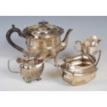 A group of Edwardian and later silver, to include a teapot and matching milk jug, Birmingham, 1903