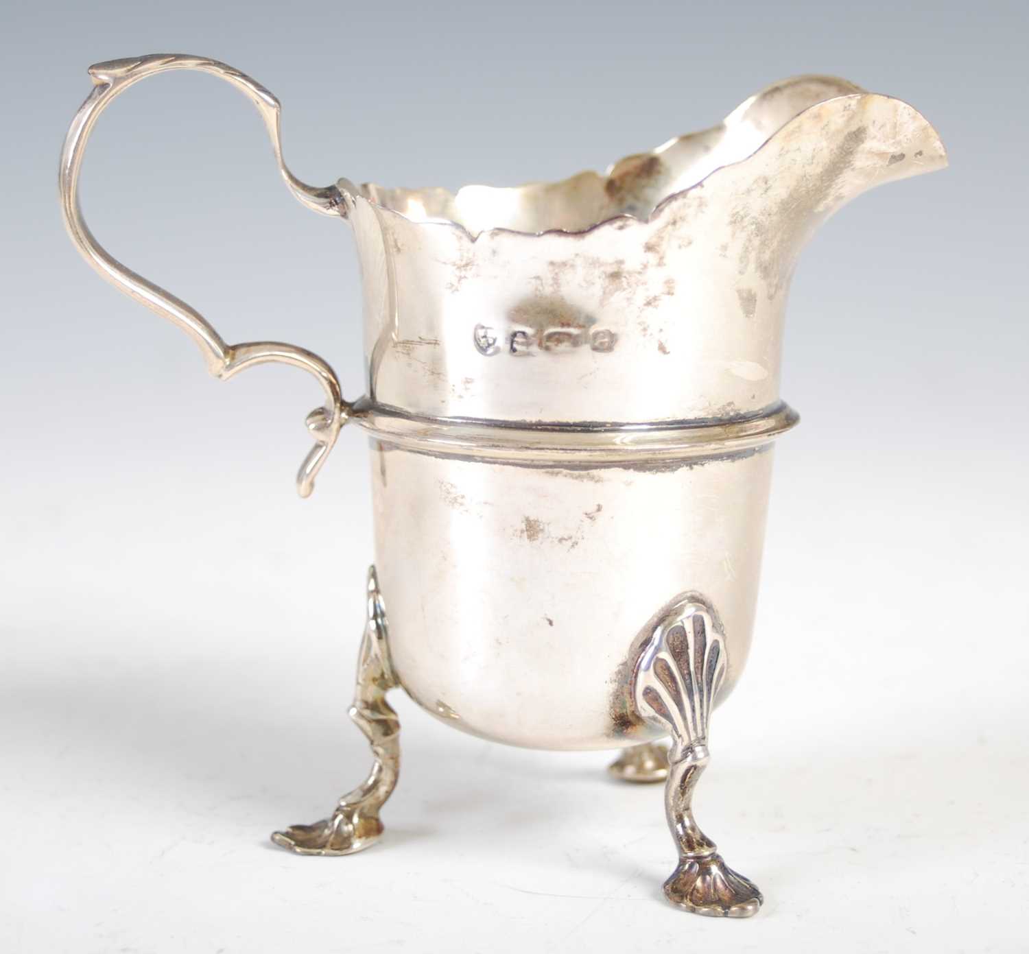 A group of Edwardian and later silver, to include a teapot and matching milk jug, Birmingham, 1903 - Image 7 of 7