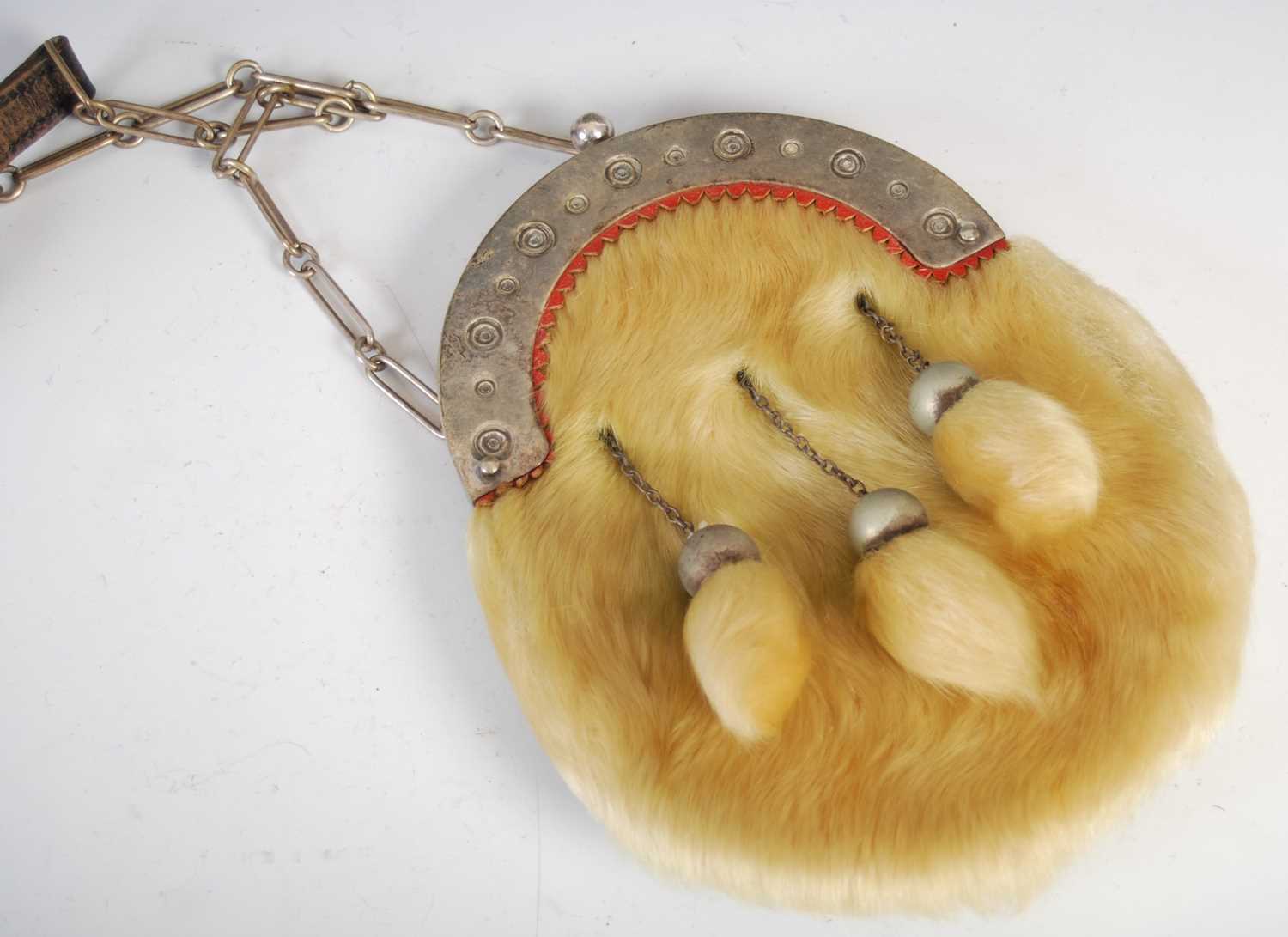 An early 20th century silver-plated white seal skin sporran, the cantle decorated with circular - Image 2 of 4