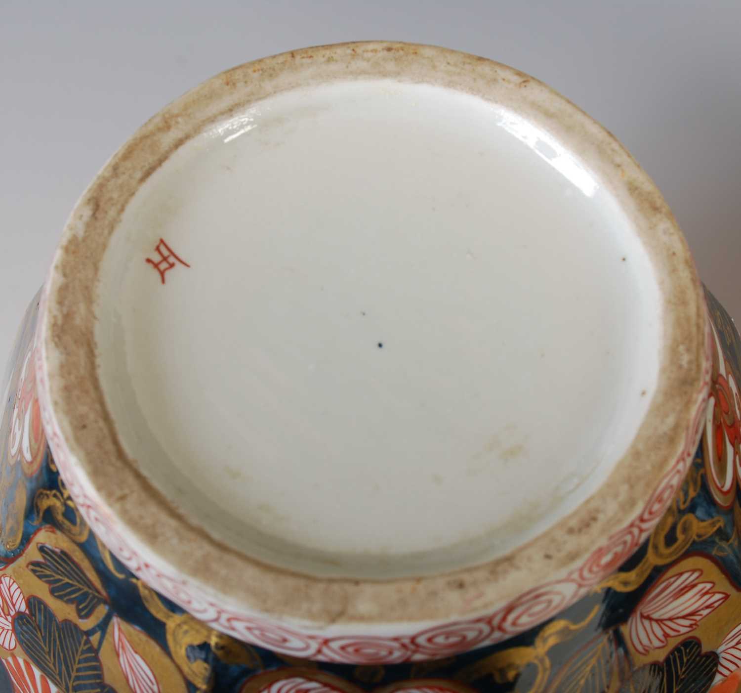 A pair of Japanese Imari porcelain octagonal shaped jars and covers, Meiji Period, decorated with - Image 9 of 10