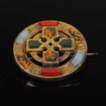 A Victorian yellow metal and polished stone circular brooch, 30.2mm diameter.