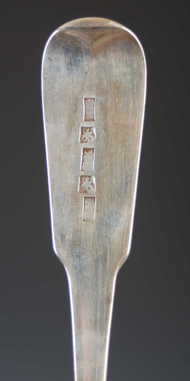 A set of six early 19th century Scottish Provincial silver dessert spoons, Perth, makers mark of - Image 7 of 7