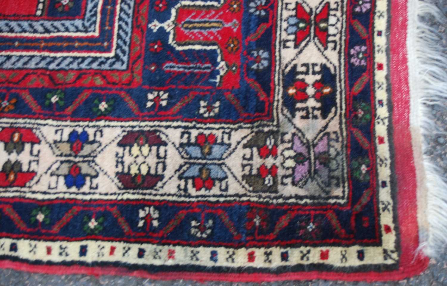 A Persian long rug, 20th century, the rectangular madder ground centred with a large lozenge - Bild 4 aus 6