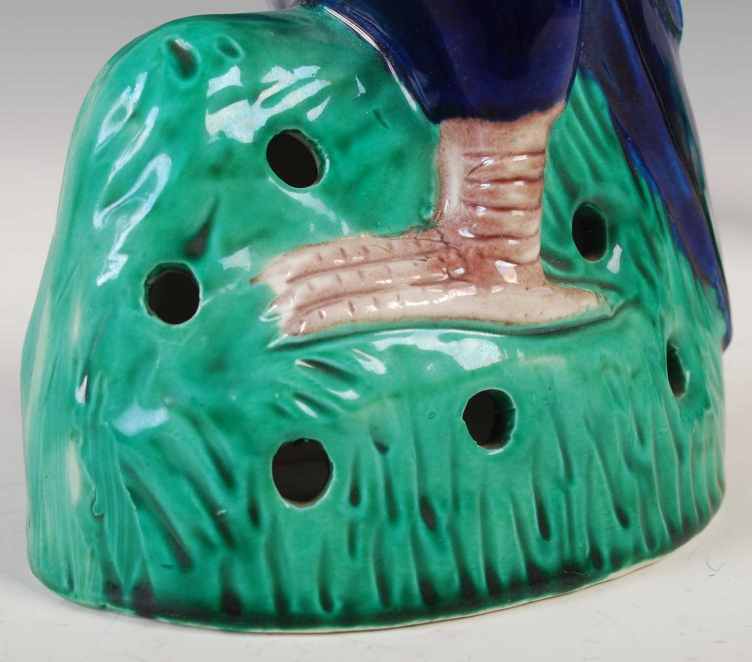 A pair of Chinese porcelain aubergine, blue and green glazed models of hawks, 21.5cm high. - Image 4 of 5