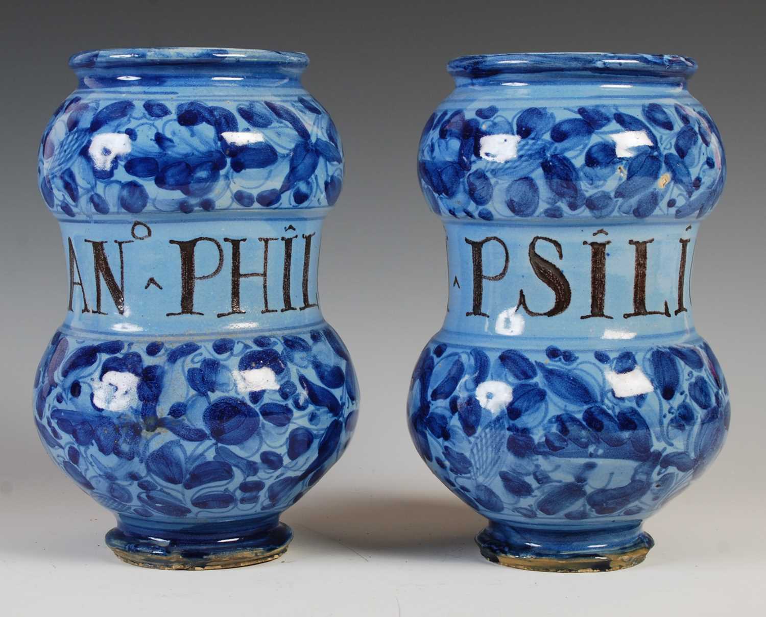A pair of Italian pottery drug jars of Alberello form, one inscribed 'E-Di-Psilio', the other - Image 2 of 11