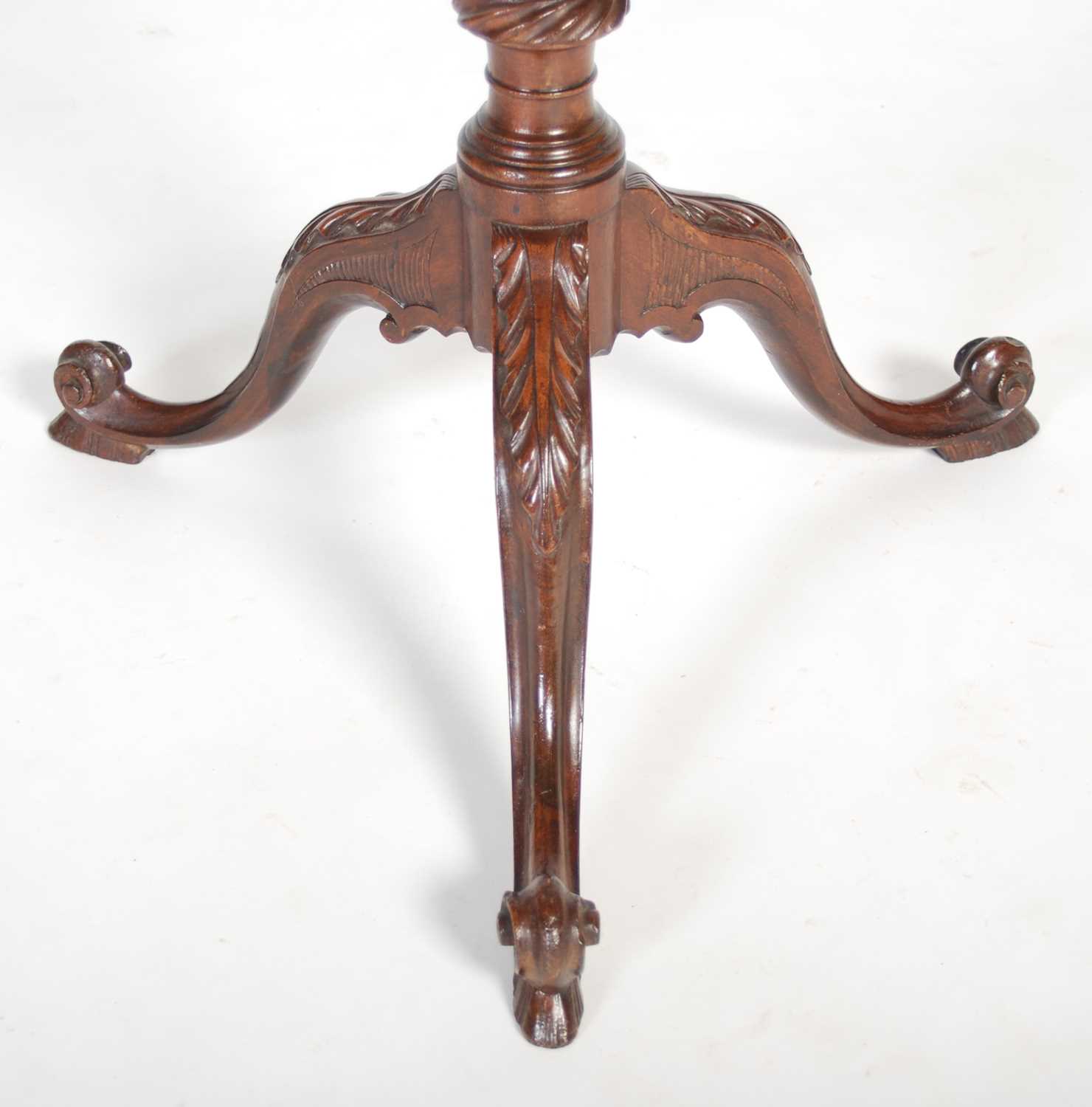 A George III mahogany kettle stand, the octagonal shaped top with pierced gallery and pull-out - Image 3 of 6