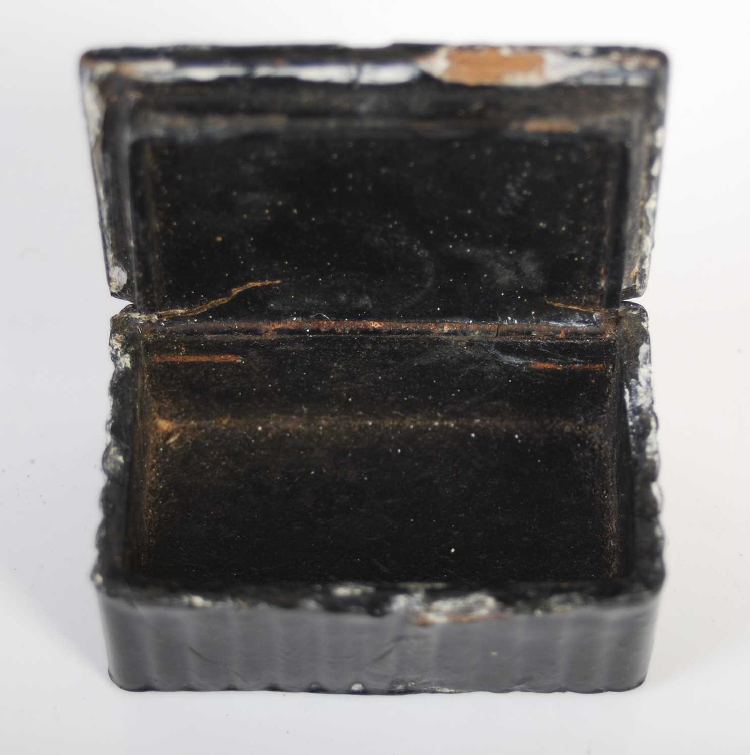 A black lacquer papier-mâché oblong Advertising snuff box with reeded sides and radiating base, - Image 3 of 3