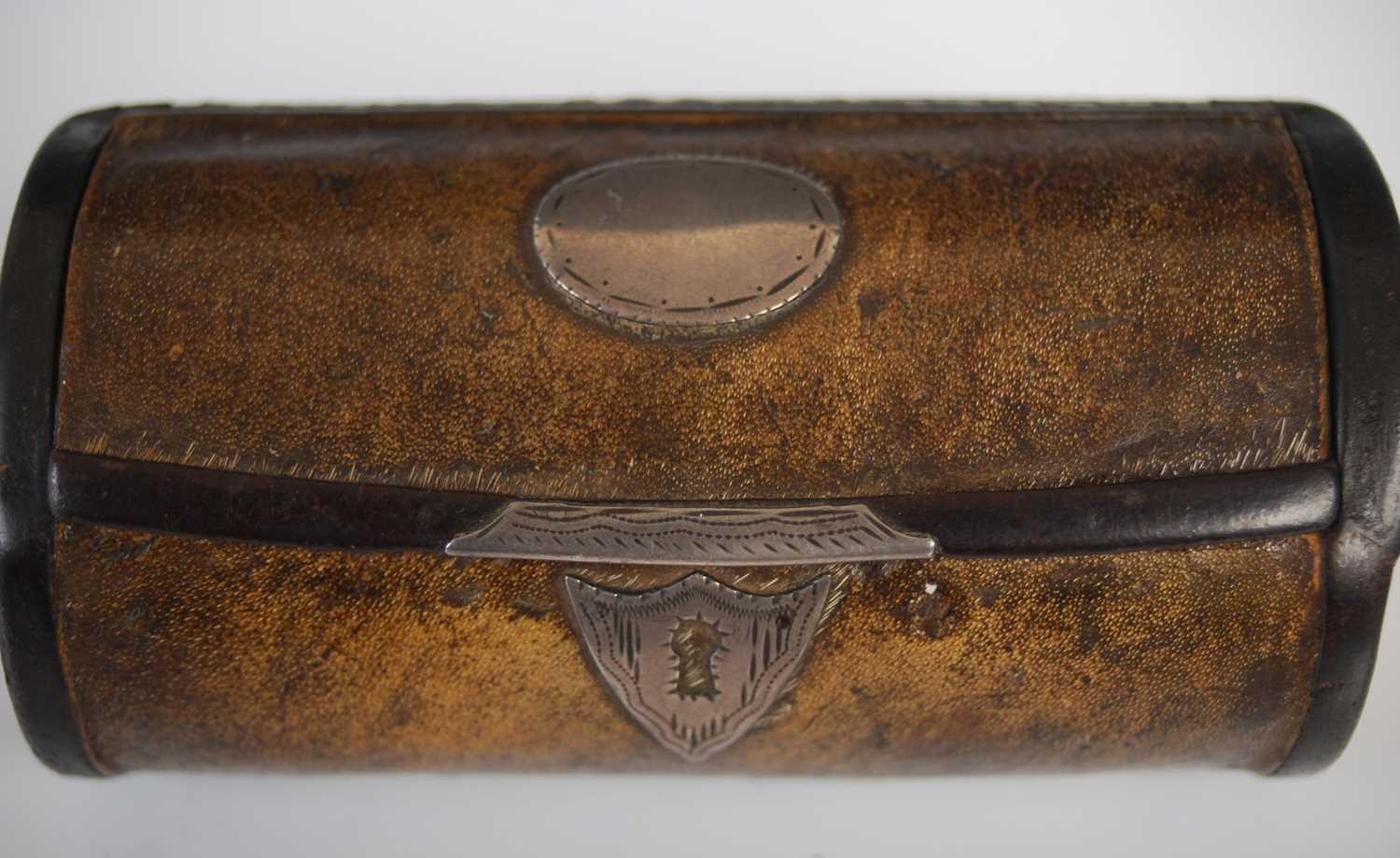 A leather cylindrical snuff box in the form of a travelling trunk, with leather integral hinge, - Image 3 of 4