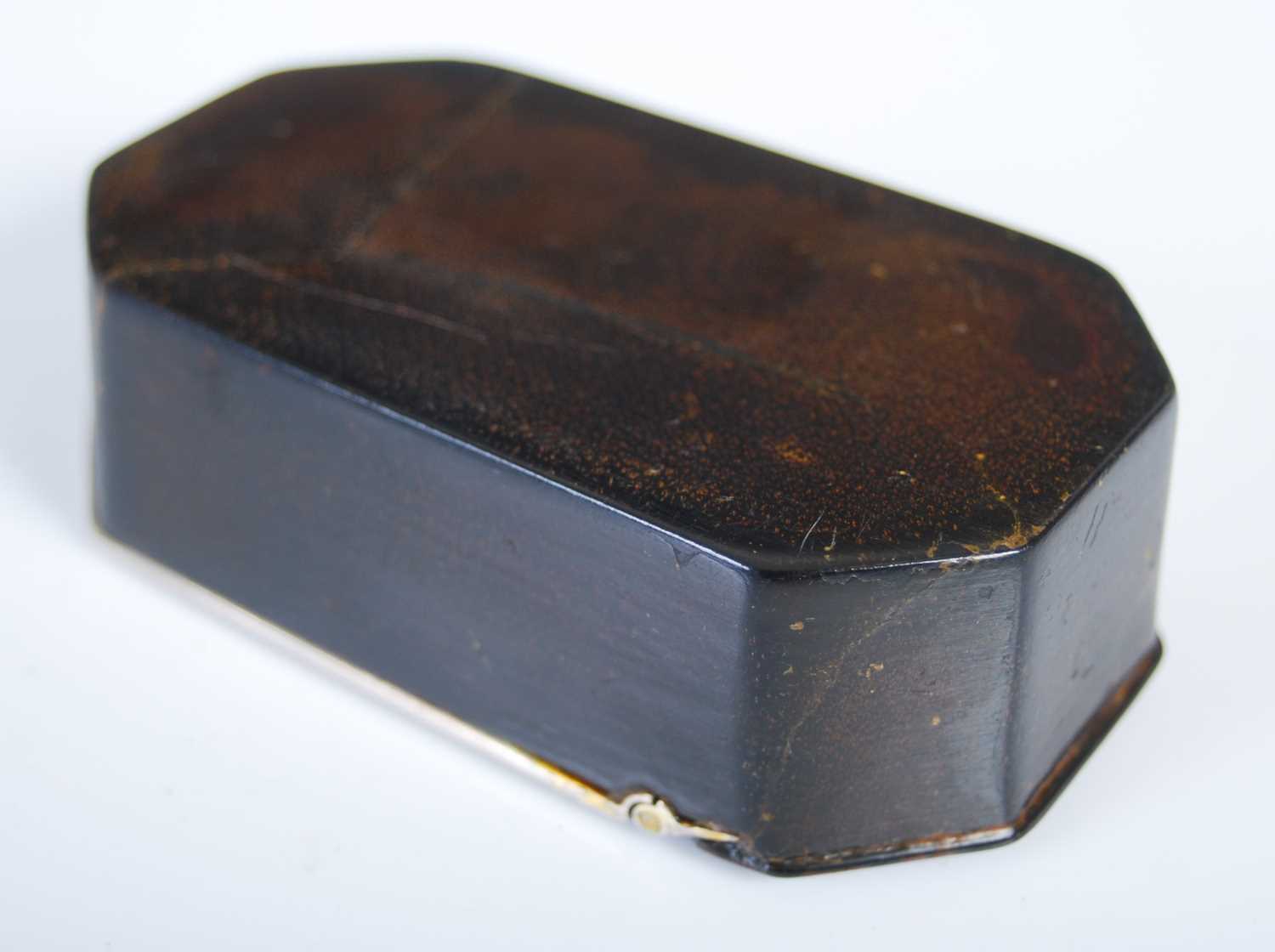 A pressed leather cut-cornered oblong snuff box with silver mounts and three-quarter opening - Image 2 of 4