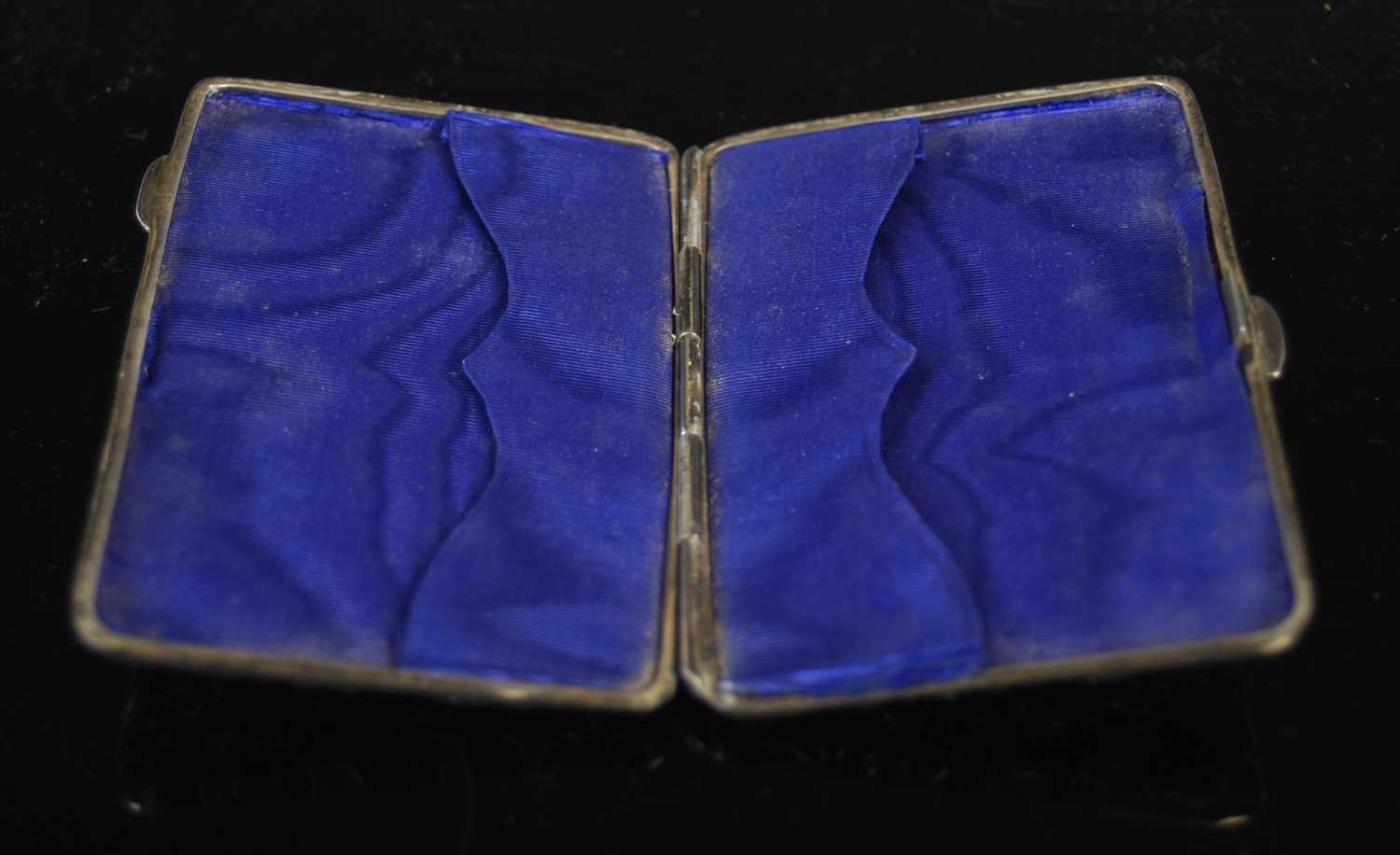 An Edwardian silver calling card case, Birmingham 1901, of hinged rectangular form opening to a blue - Image 4 of 9