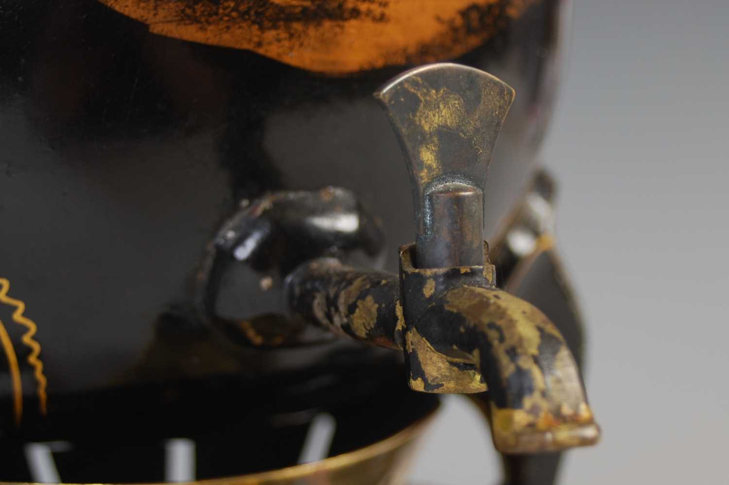 An 18th century Dutch lacquered pewter coffee pot and stand, the coffee pot with detachable cover - Image 4 of 8