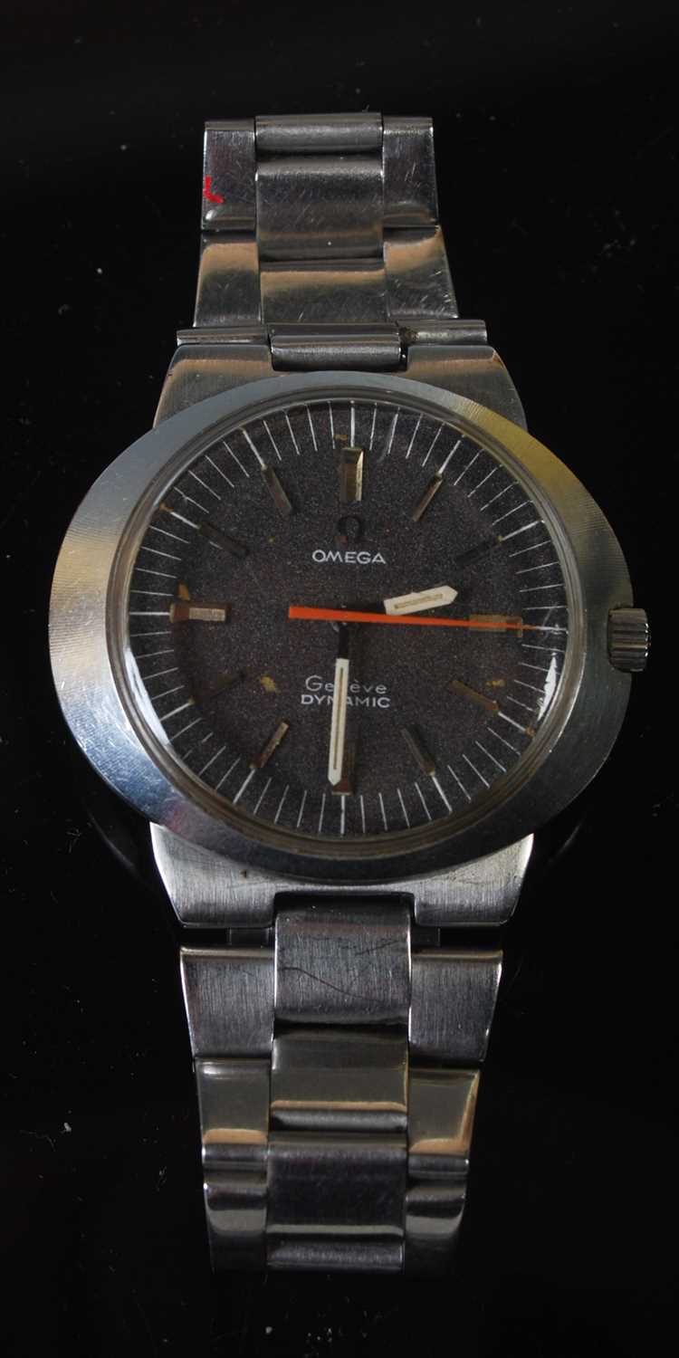 A vintage Gentleman’s Omega Dynamic bracelet wristwatch, the dial with baton numerals and orange