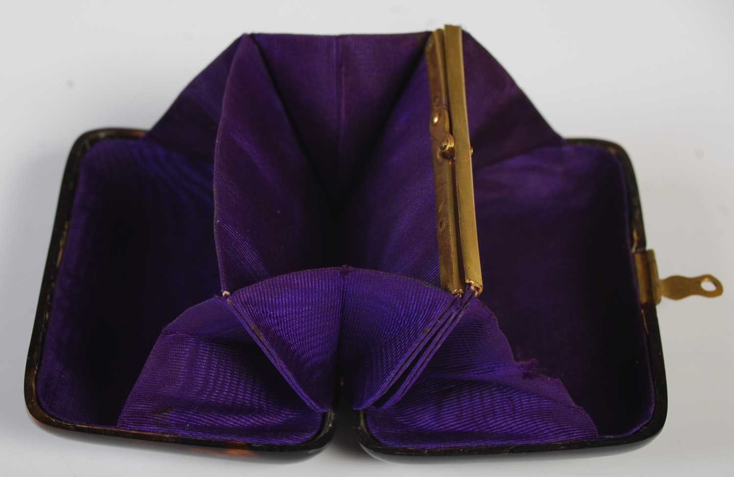 An early 20th century faux tortoiseshell and yellow metal mounted purse with purple satin lined - Image 2 of 2