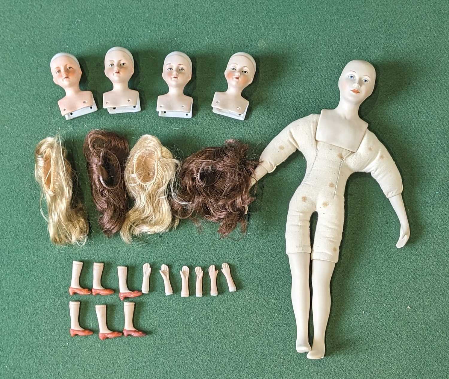 A box of assorted vintage dolls, to include a bag containing various bisque headed doll busts. - Image 4 of 9