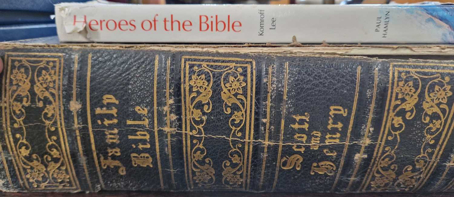 A 19th century Scot & Henry Family Bible, together with one volume 'Heroes of the Bible' by Manuel - Bild 2 aus 2